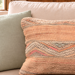 Coussin berbère vintage en laine naturelle 018
