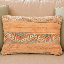 Coussin berbère vintage en laine naturelle 018