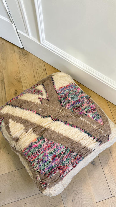 Pouf berbère vintage en laine naturelle – Fait main - 001