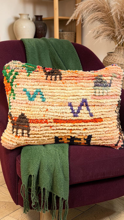 Vintage Berber cushion in natural wool 004