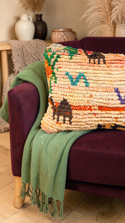 Vintage Berber cushion in natural wool 004