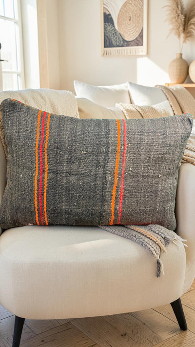 Coussin berbère vintage en laine naturelle 006