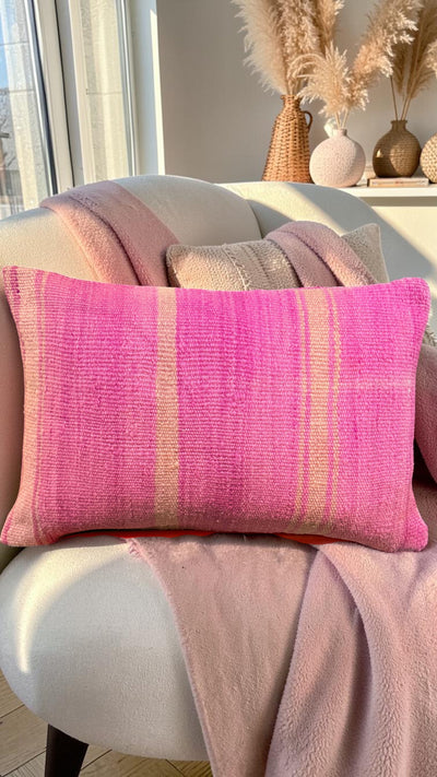 Coussin berbère vintage en laine naturelle 007