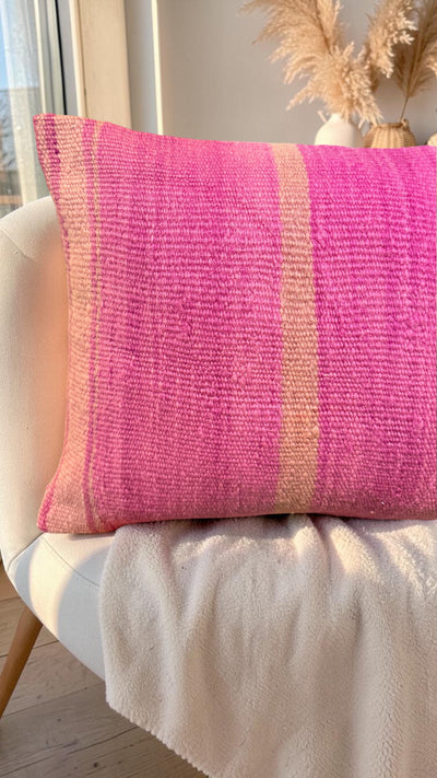 Coussin berbère vintage en laine naturelle 007