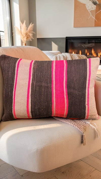 Vintage Berber cushion in natural wool 009