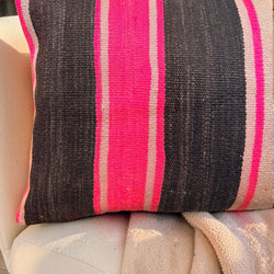 Coussin berbère vintage en laine naturelle 009