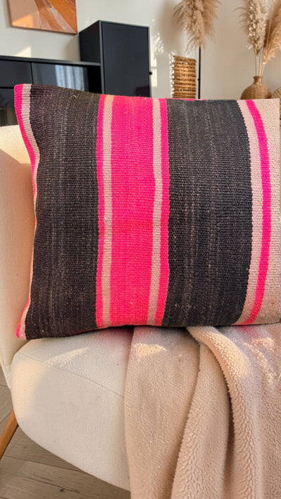 Vintage Berber cushion in natural wool 009
