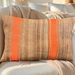 Coussin berbère vintage en laine naturelle 008