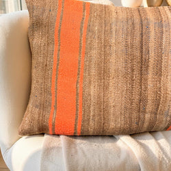 Coussin berbère vintage en laine naturelle 008