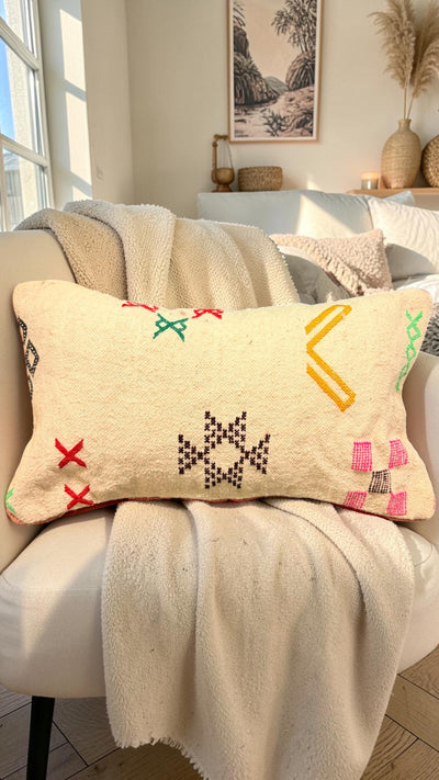 Vintage Berber cushion in natural wool 010