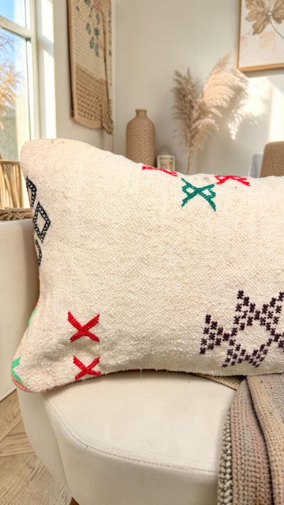 Vintage Berber cushion in natural wool 010