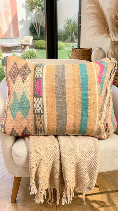 Coussin berbère vintage en laine naturelle 001