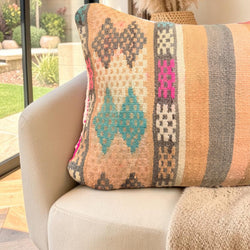Coussin berbère vintage en laine naturelle 001