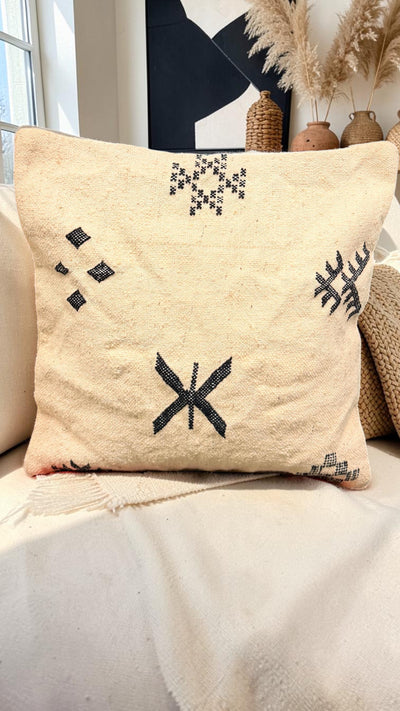 Vintage Berber cushion in natural wool 012