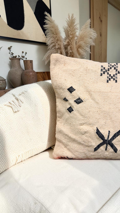 Vintage Berber cushion in natural wool 012