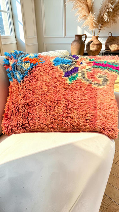 Vintage Berber cushion in natural wool 014