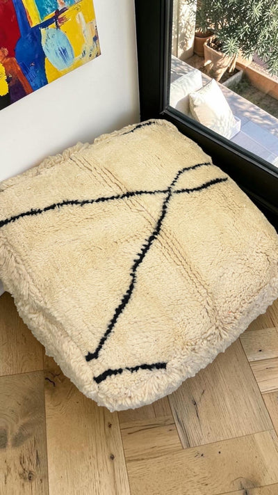 Pouf berbère vintage en laine naturelle – Fait main - 052